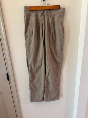 Lululemon Dance Studio Mid-Rise Pant *Regular
Warm Ash Grey Size 6